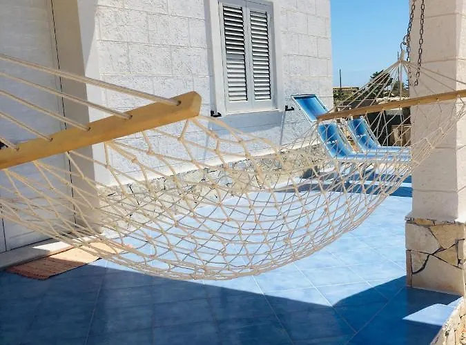 Zaffiro Λαμπεντούζα
